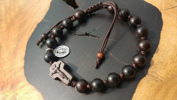 Amazon.com: FavorOnline Olive Wood Jerusalem Rosary Bracelets From the Holy  Land with Silver Crucifix : Home & Kitchen