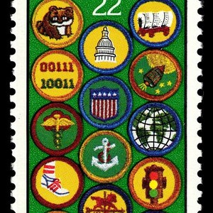 10 insignias Scouts de Girl Scouts, sin usar, 1987, sello postal verde de 22 centavos. ¡Envío gratis! n.° 1 en sellos antiguos. Los mejores precios. imagen 2