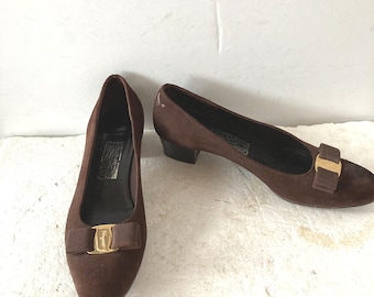 Sapatos vintage FERRAGAMO Vara de camurça marrom feitos na ITÁLIA - tamanho 10,5 aa