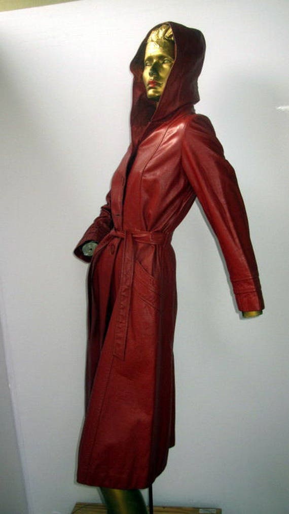 flex your style muscles in this hooded vintage 70s