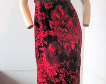prepare to enchant in this beautiful vintage red and black floral velvet dress