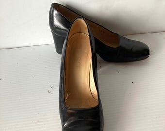 vintage Gucci black leather medium high heel shoes made in ITALY sz 8.5 dress in great style