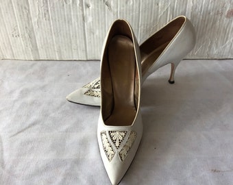 vintage 1960s white leather high heel pumps, with cut outs and white lace design.glamour movie star style