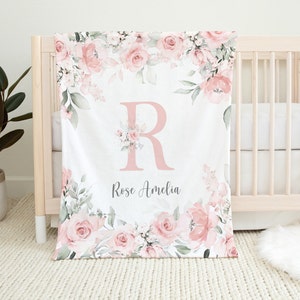 Manta personalizada para niña: Manta floral rosa con nombre
