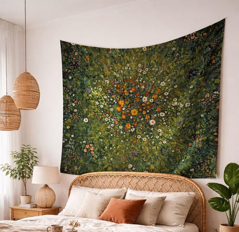 Tapiz de prado de flores silvestres, tapiz floral verde, tapiz botánico, decoración de habitación estilo cottagecore, arte mural natural, tapiz bohemio para dormitorio imagen 1