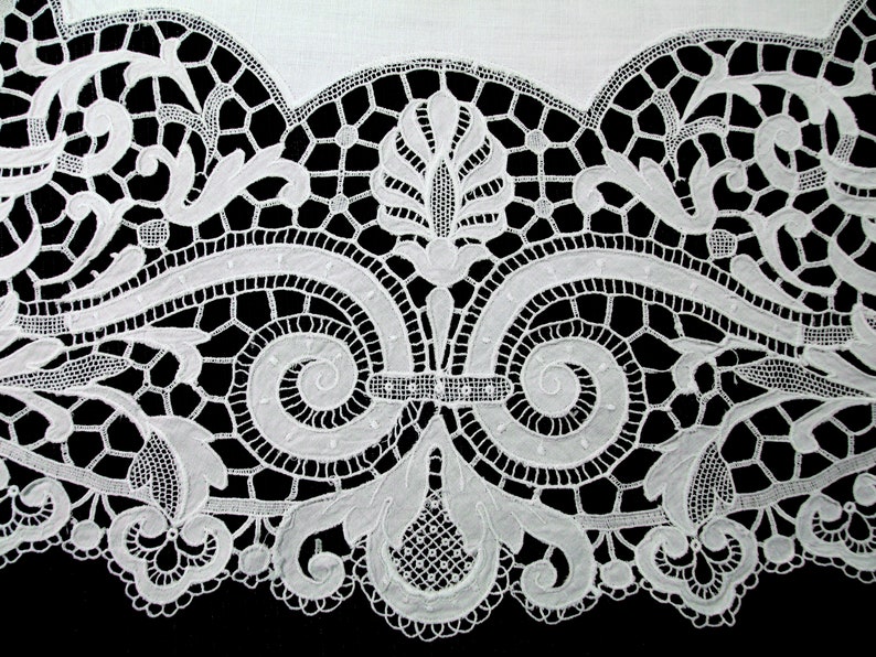 RARE FIGURAL LACE tablecloth One-of-a-kind medieval elegant Richelieu 37 round white linen with cutwork mythical merlion dragon mermaid