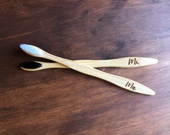 Mr and Mrs Gifts, Mr and Mrs Toothbrushes, Funny Wedding Gift, Wedding Set, Bride and Groom Package, Rustic Wedding, Simple Wedding Decor,