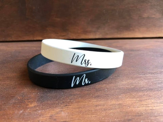 Couples silicone bracelets deals