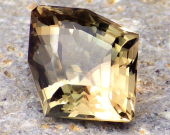 Peach-Pink-Green Dichroic Oregon Sunstone 5.05 Ct Flawless-Unique Faceting-For Top Jewelry-Video