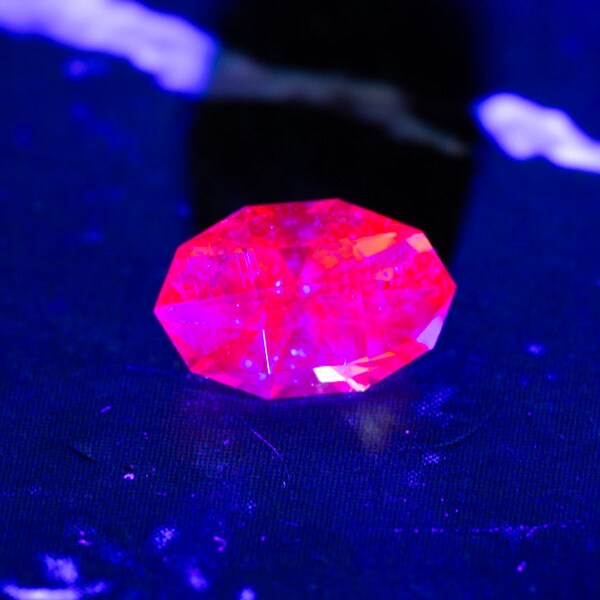 Dragon Garnet / Color Change Fluorescent Chromium-Vanadium Malaya 0.72 Ct Clarity VS2, Rare Gem, See Video!