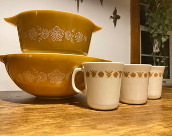 Vintage Pyrex pieces (or mug set) in original Butterfly Gold pattern