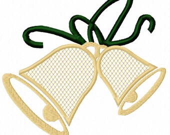 Op de afbeelding: Geborduurd ontwerp van twee goudkleurige bellen met een rasterpatroon, verbonden door een groen lint. De bellen hebben een klassieke vorm en het ontwerp staat tegen een witte achtergrond. Geschikt voor feestelijke ambachten.