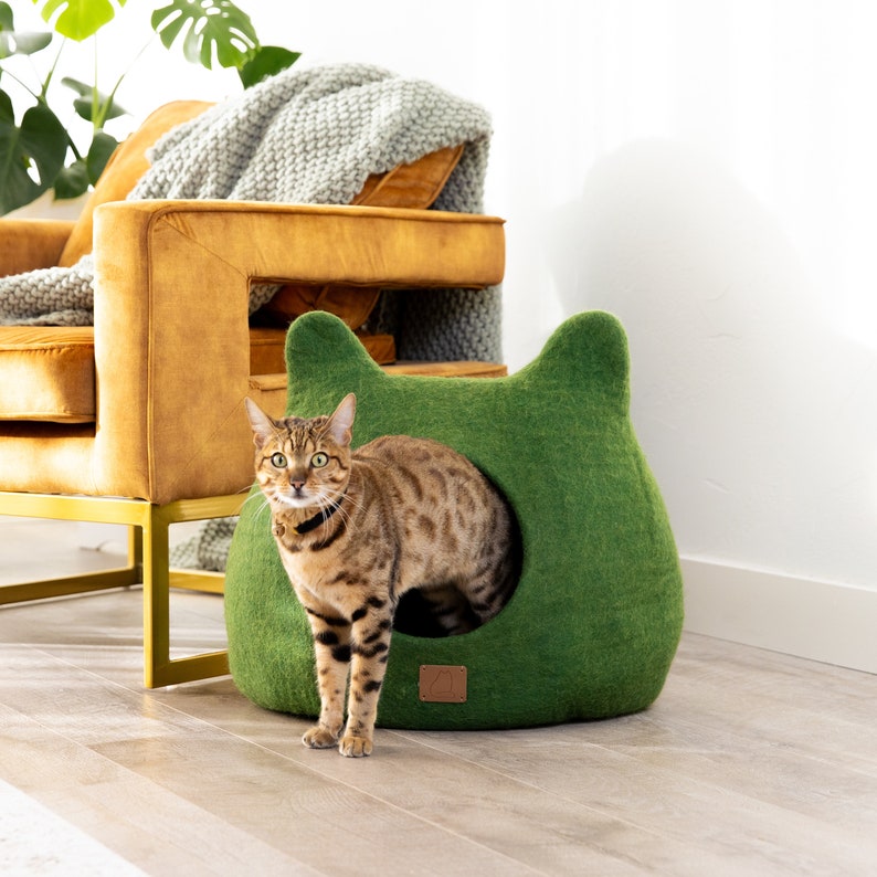 BEST AESTHETIC Cat Bed with Ears Natural Organic Merino Felt Wool SOFT, Wholesome, Cute 1 Modern Cat Corner Cave Handmade and Fun Forest Green