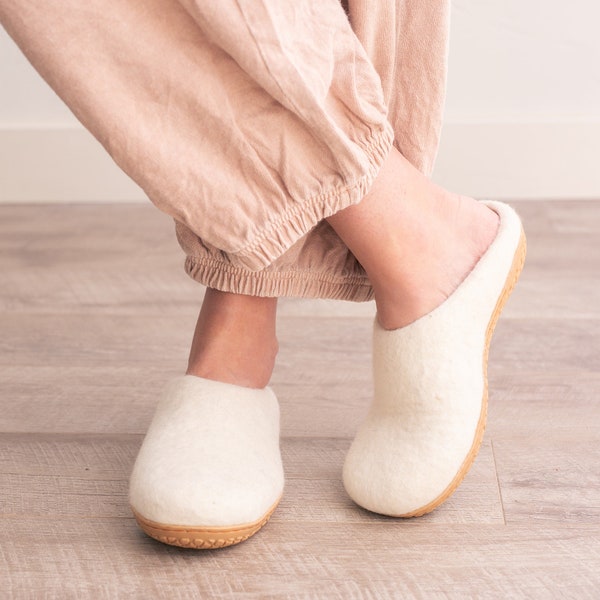 Luxe biologische merinowolpantoffels | Milieuvriendelijke warmte, antislip rubberen of leren voetzool, steunzool voor thuis, gezellig comfort, damescadeau