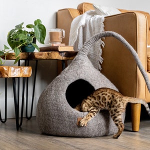 LUXURY Tall Tail Cat Bed Natural Organic Merino Felt Wool SOFT, Wholesome, Cute 1 Modern Cat Corner Cave Handmade, Aesthetic, Fun Earth Brown