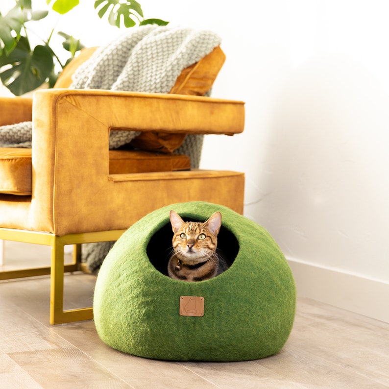 BEST AESTHETIC Cat Bed Natural Organic Merino Felt Wool SOFT, Wholesome, Cute 1 Modern Cat Corner Cave Handmade Round Style Forest Green