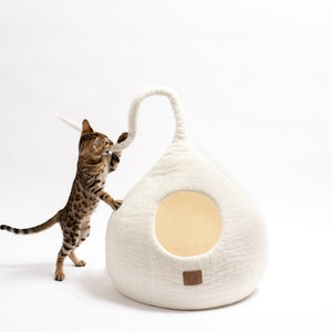 LUXURY Tall Tail Cat Bed Natural Organic Merino Felt Wool SOFT, Wholesome, Cute 1 Modern Cat Corner Cave Handmade, Aesthetic, Fun Snow White