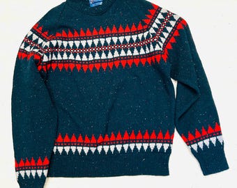 1990's Pendleton Wool Men's Ski Sweater//Size Men's Med-Large//Pure Virgin Shetland Wool//Green Red and Gray//crewneck collar//U.S.A.