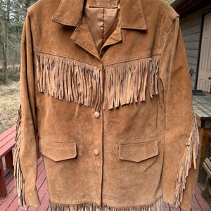 80s Fringe Leather Jacket//Western Styled//All Suede//4.5 Inch Fringe//Two Flap Pockets//Three Leather Buttons