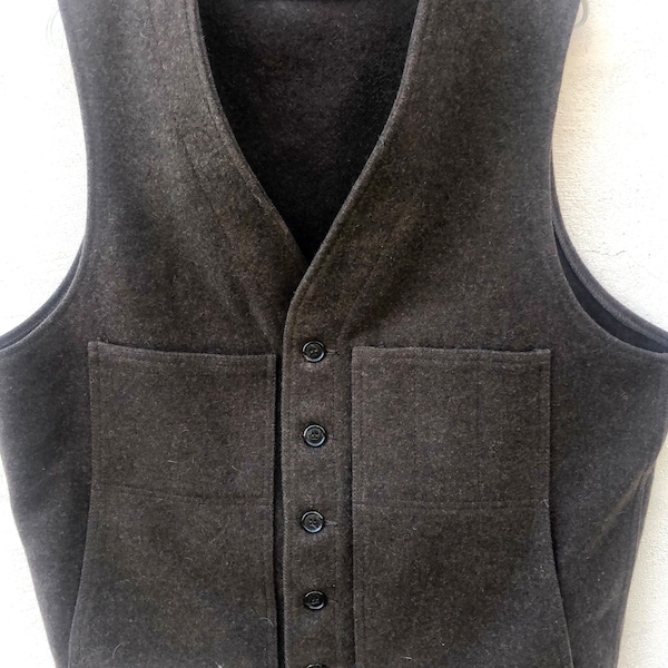 Filson Mackinaw Wool Vest//Brown//Mens size 46//Iconic Filson Style and Construction