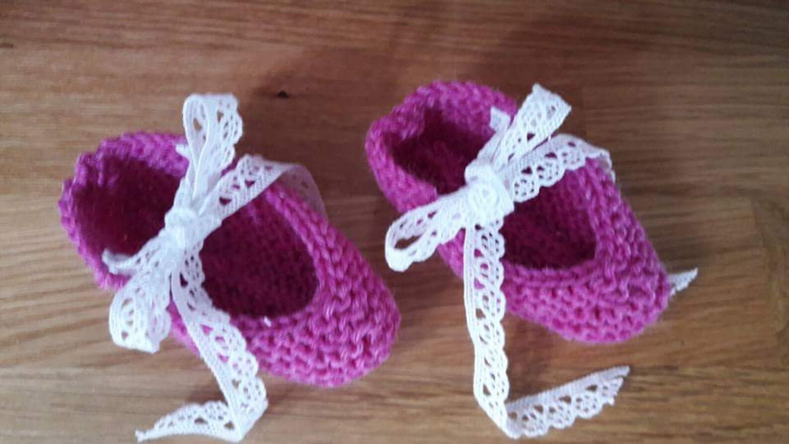 knitted ballet baby booties for baby girls, handmade ballet slippers for 0-6 month old, with white cotton lace, ready to ship