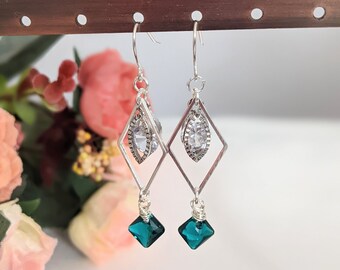 Emerald green silver earrings, emerald, dangle earrings, art deco earrings, sparkly emerald green earrings UK, Green Droplet earrings