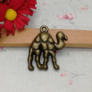 6/20 Pezzi Metallo Ciondolo Cammello Collana Orecchino Portachiavi Fascino Fatto a Mano Artigianato Creazione di Gioielli Fai da Te Trovare Bronzo Antico Argento Colore ZM0025
