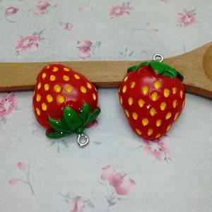 6/20 pieces plastic strawberry fruit pendant charm , resin handmade jewelry making DIY finding necklace earring decoration accessory ZP0287