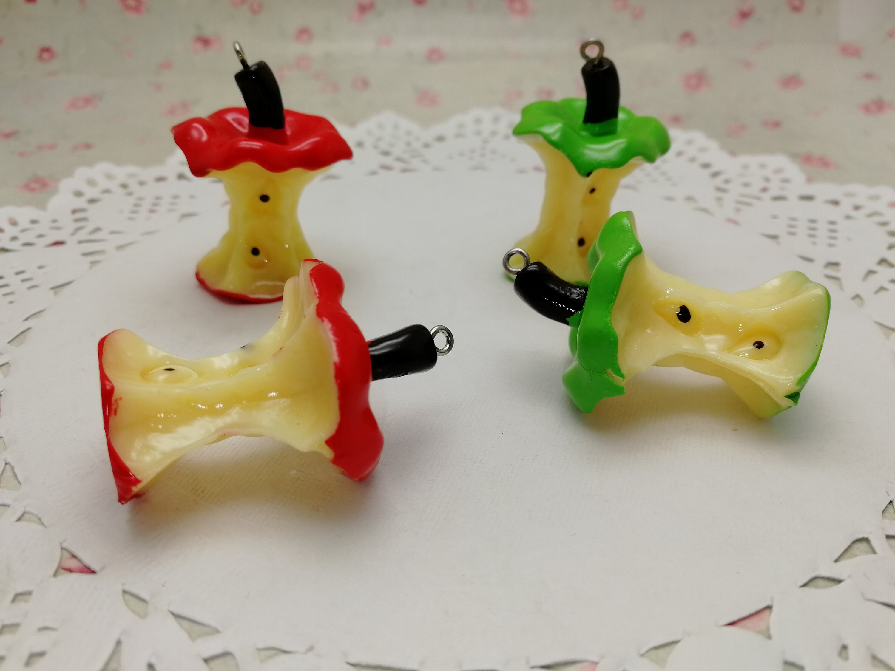 6/20 Pieces Plastic Apple Fruit Pendant Charm , Resin