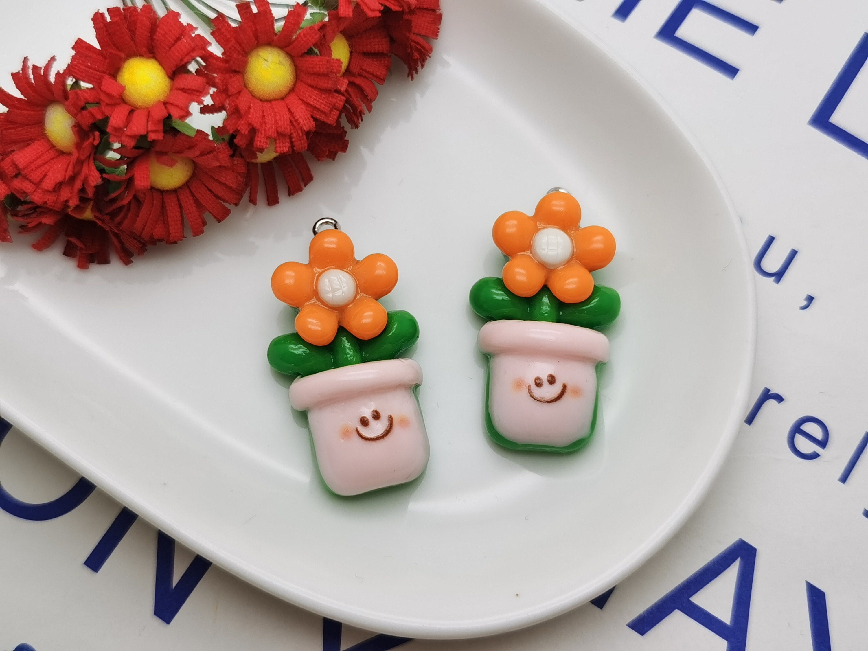 6/20 Pieces Plastic Flower Floral Blossom Pendant Charm , Resin