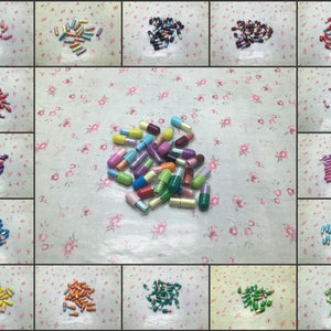 100 Stück wish Nachricht Pillenkapsel Charme mit leerer Papiernotiz im Inneren, 17 Farben glückliche geheime Liebesnotiz Pillenperle handgefertigt finden ZP0054