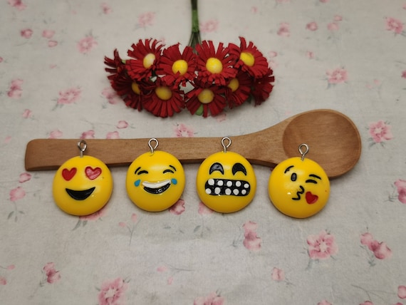 6/20 Pieces Plastic Face Emoji Expression Pendant Charm , Resin