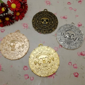 6/20 Pcs Metal Pirates of the Caribbean Aztec Gold skull Pendant Necklace Earring Keychain Charm Finding Antique Bronze Silver Color ZM0126