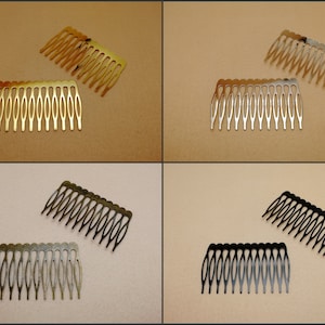 Pode incluir: Quatro conjuntos de pentes de cabelo em diferentes cores: dourado, prata, bronze e preto. Cada conjunto inclui dois pentes, um maior e um menor.