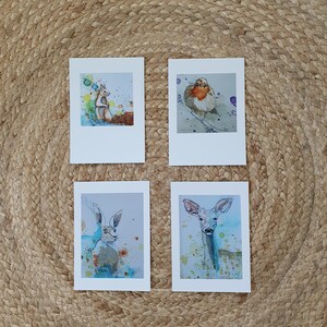 Dieren in aquarel and bookpapier Set van 4 ansichtkaarten, wenskaarten met wild konijn hert eekhoorn roodborst in waterverf. Boekenwurm.