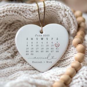 Custom Wedding Date Ornament – Personalized Calendar Gift – First Christmas Married Keepsake – Engagement or Anniversary Gift afbeelding 6