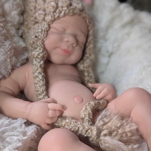 19&quot; Full Body Silicone Reborn Baby Doll: Drink and Wet, 7 lbs