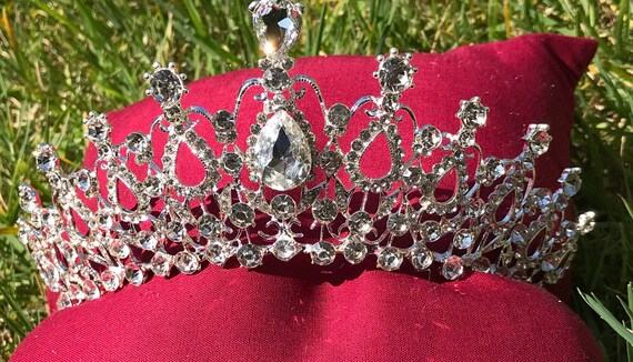 TIARA: The Story of the Tiara 美術本 THE BOUCHERON WAVE TIARA 1910 | The Boucheron Wave Tiara 191