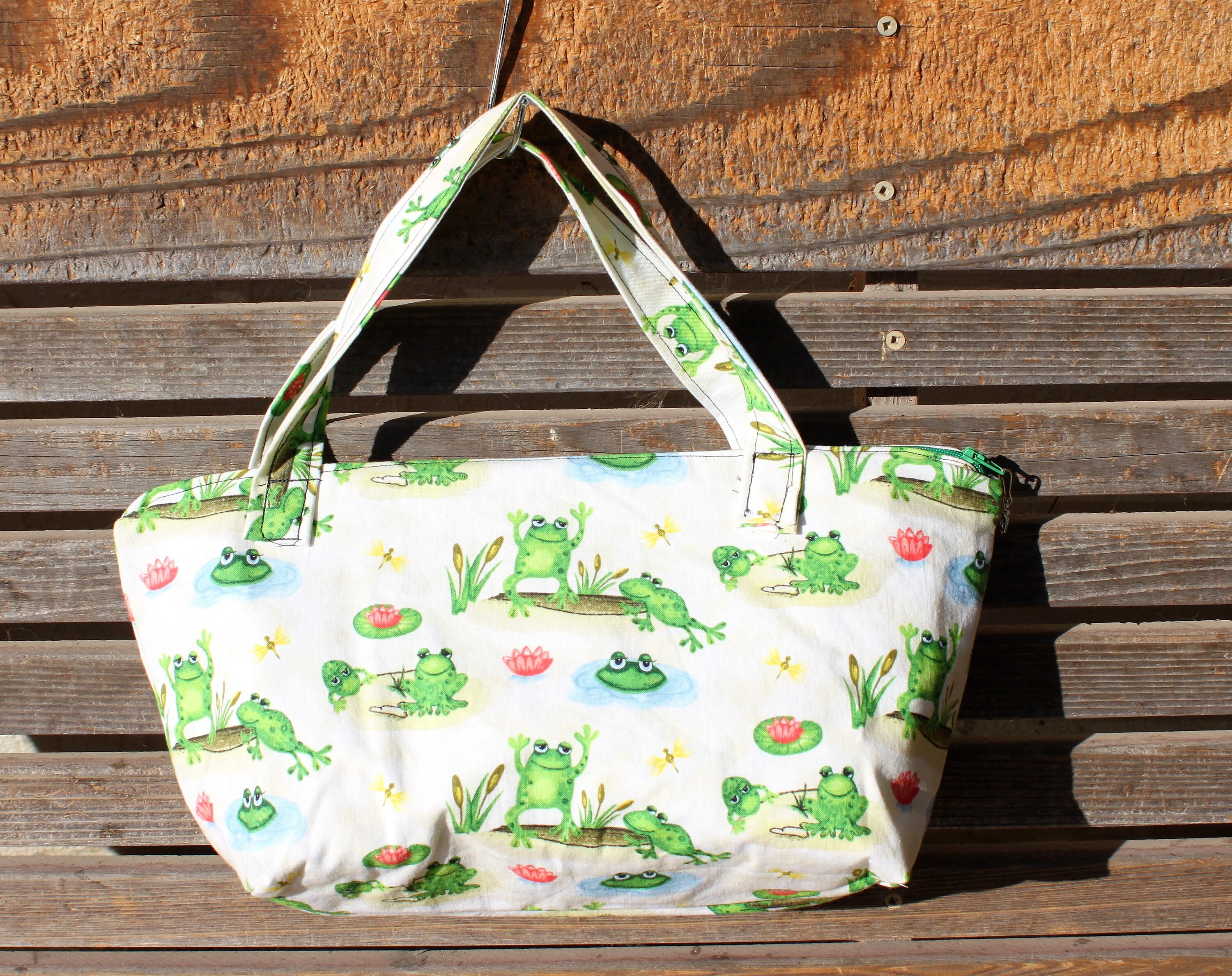 Happy playing frogs, vinyl lined bag, perfect for snack or lunch