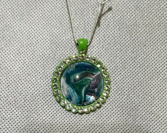 pendentif clouté en strass