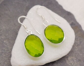 Ohrstecker hellgrüne Peridot Cabochon Ohrschmuck poliert Sterling Silber grün leuchtend