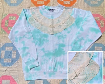 upcycled sweatshirt // size large - extra large // green tie dye pullover vintage lace collar