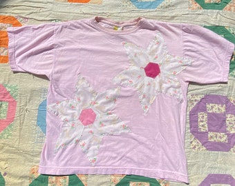 vintage 1990s upcycled t-shirt // size large // 90s pink tee white floral quilt star appliqué