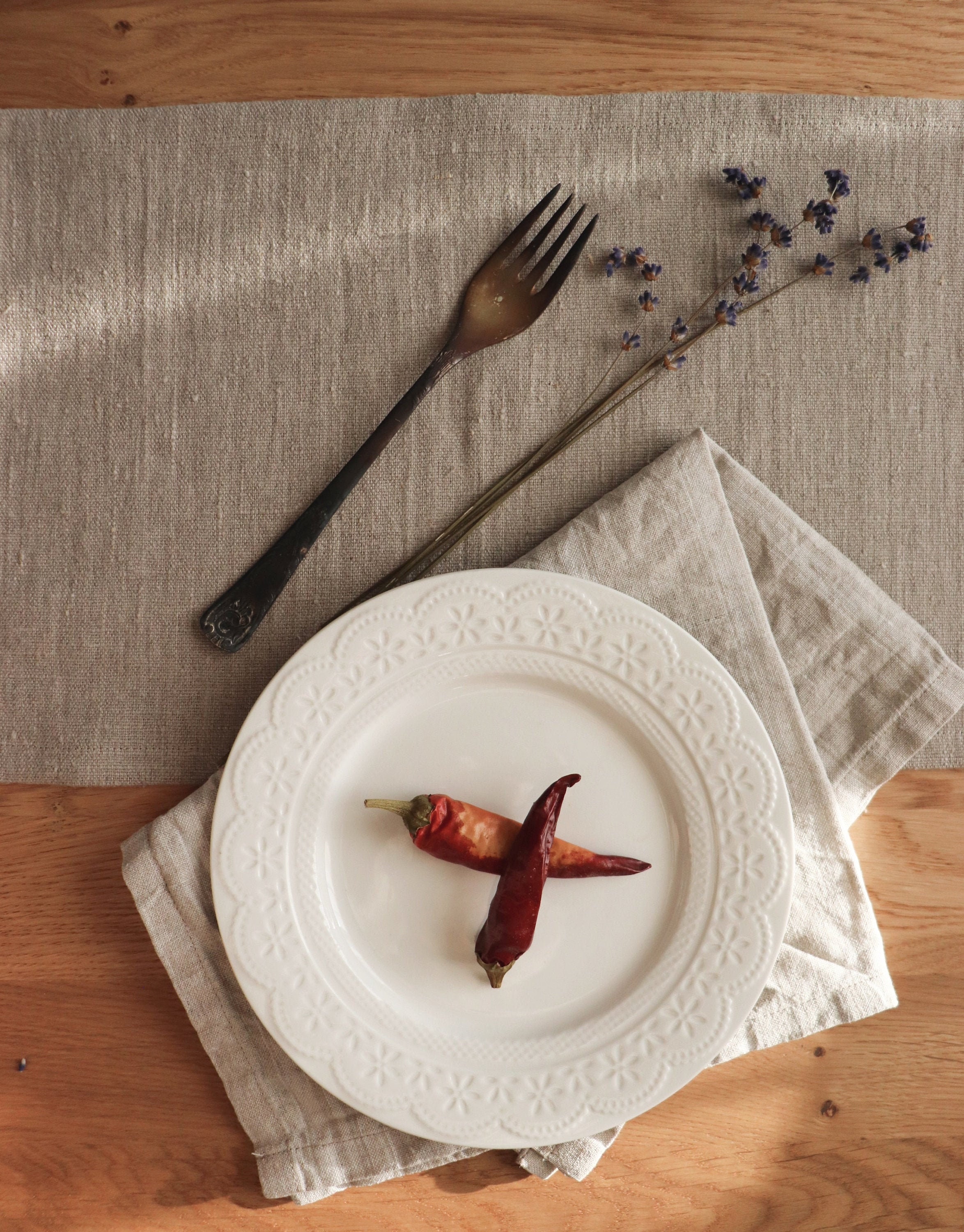 Narrow table runner deals