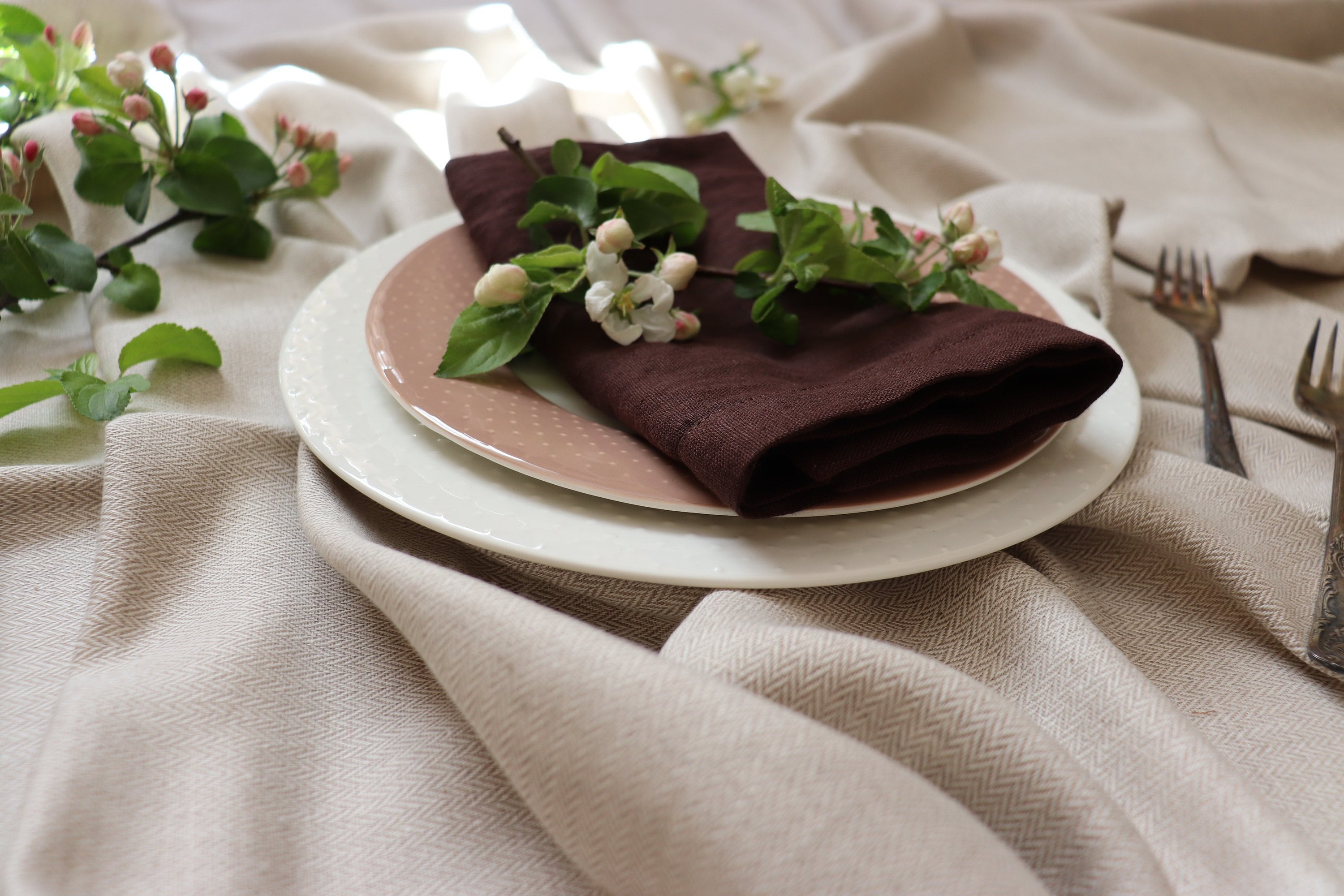 Natural linen napkins with mitered corners