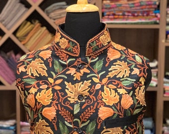 Schwarze handgemachte Nehru Jacke, Kashmiri Stickerei, Kunst Rohseide