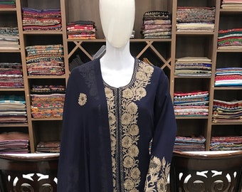 Abito Kashmir in stile Achkan con ricami Swarovski e filo di seta, ricami elaborati, abbigliamento da festa da donna, salwar kameez di design, abbigliamento etnico indiano