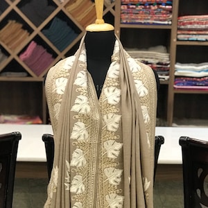 Beige reiner Pashmina Schal mit Tilla Stickerei, Zari Stickerei, Kashmiri Arbeit, Kaschmir Schal, Frauen-Wraps, bestickte Schals