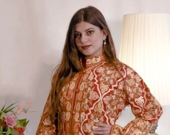Rode Kasjmier-jas, Aari-geborduurde jas, Lange Kasjmier-jas, Stijlvolle damesjas, Etnische Kleding, Indiase Jas, Traditionele Jas, Moderne Jas