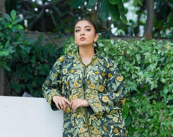 Groene bloemen geborduurde lange jas met handgesneden daana, Indiase jas, traditionele westernjas, etnische jas, lange jas, oversized jas